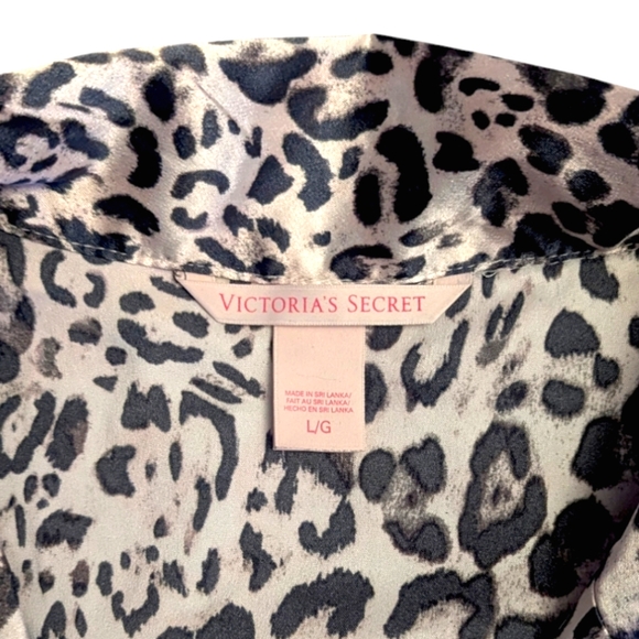 Victoria's Secret Leopard Print Pyjama Top; Silky Satin Silver Look - Picture 6 of 7